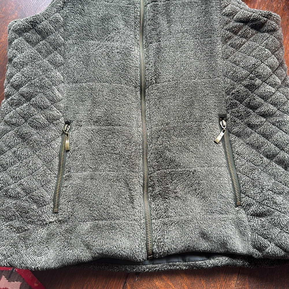XL Lemon Tart quilted Vest in a gorgeous army green color. Super cozy & cozy EUC - Picture 2 of 12
